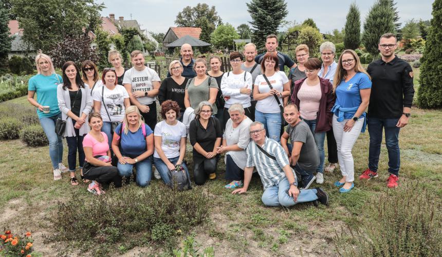 Zdjęcie przedstawia osoby
