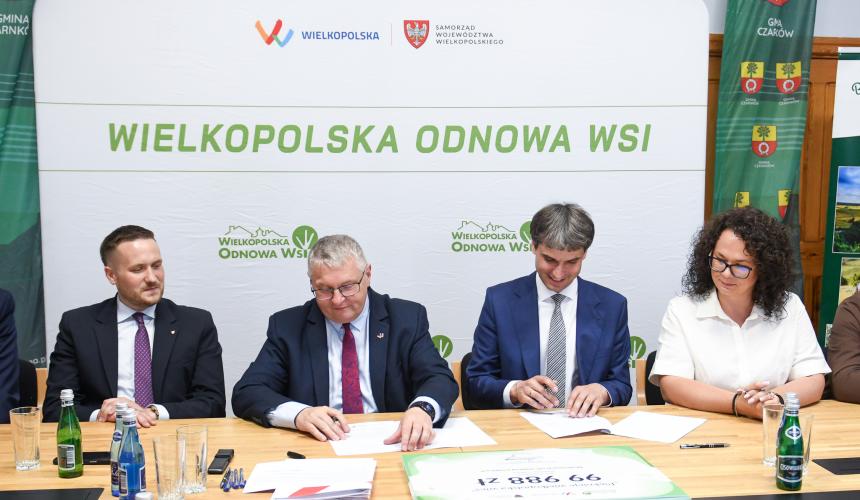 Pięknieje wielkopolska wieś-podpisanie umów