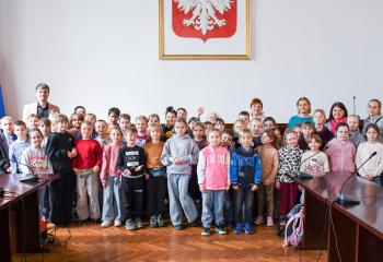 Uczniowie klas I-III ze Szkoły Podstawowej w Romanowie Dolnym